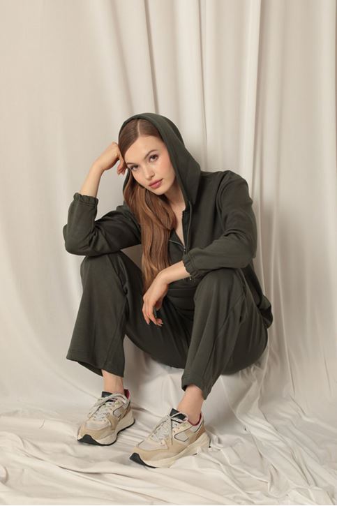 بدلة رياضية كاكي نسائية بسحاب من القماش المشروط