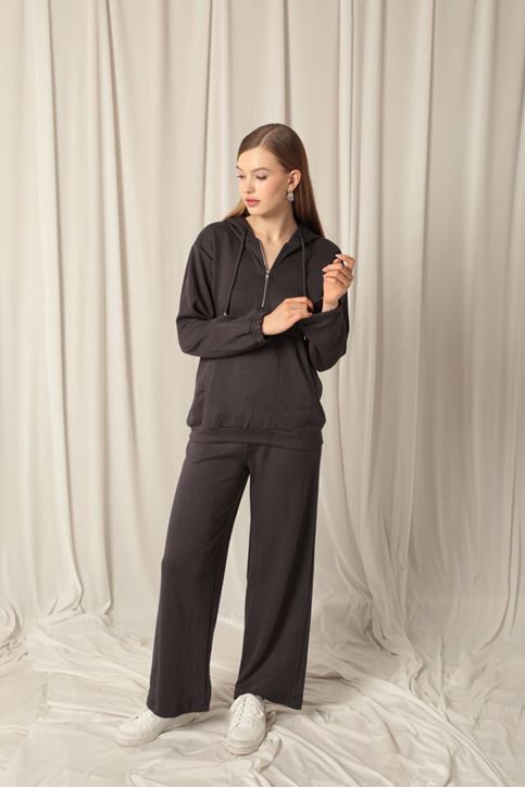 بدلة رياضية نسائية من القماش المشروط بسحاب