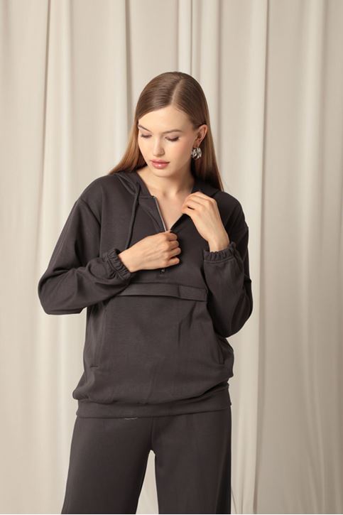 بدلة رياضية نسائية من القماش المشروط بسحاب