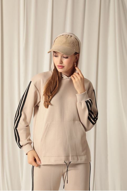 بدلة حجرية نسائية مخططة من القماش بغطاء للرأس