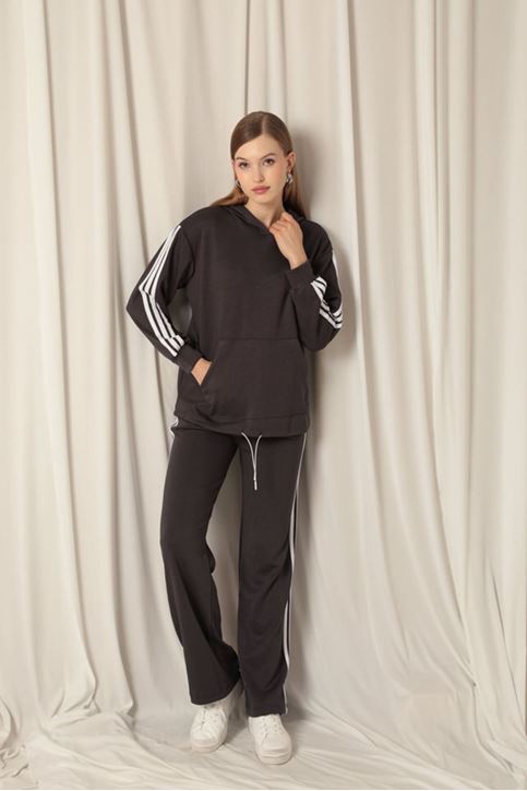 مجموعة أنثراسايت نسائية مخططة من القماش المشروط