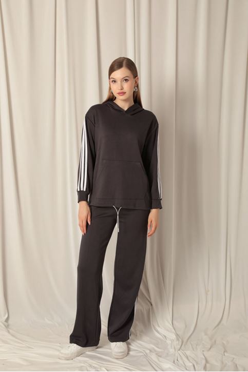 مجموعة أنثراسايت نسائية مخططة من القماش المشروط