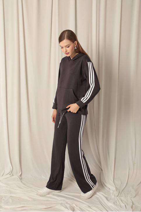 مجموعة أنثراسايت نسائية مخططة من القماش المشروط