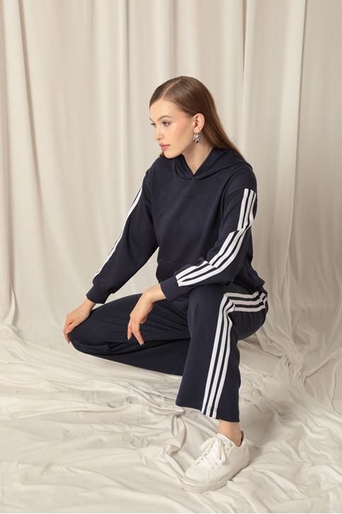 مجموعة نيلي نسائية مخططة من القماش بغطاء للرأس