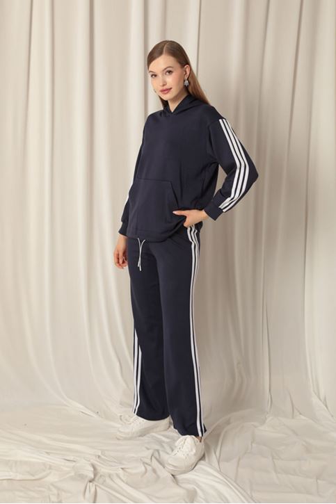 مجموعة نيلي نسائية مخططة من القماش بغطاء للرأس