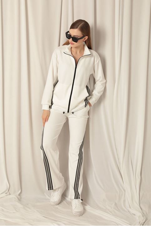 بدلة إكرو نسائية مع خطوط قماشية