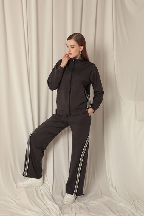 بدلة أنثراسايت نسائية مع خطوط قماشية