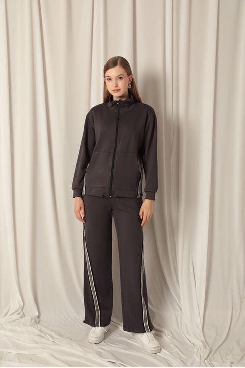 بدلة أنثراسايت نسائية مع خطوط قماشية