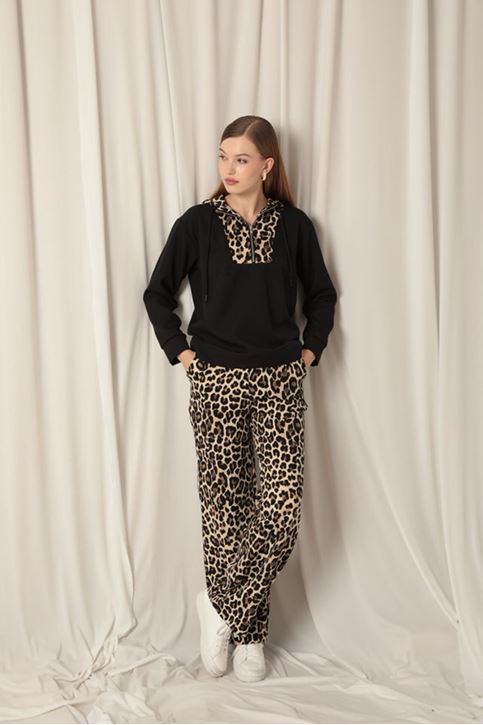 بدلة الفهد النسائية من القماش المنسوج