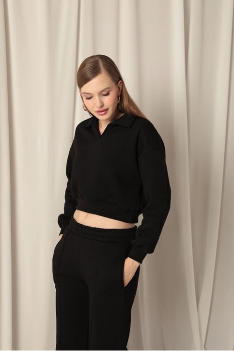 Короткие женские черные свитшоты из трех видов пряжи 