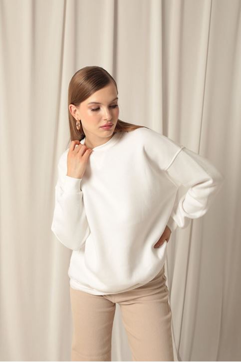  Женский свитшот цвета экрю с нулевым воротником 