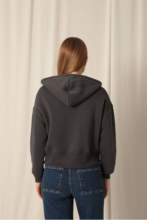  Короткий антрацитовый свитшот с капюшоном 