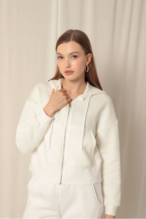 Короткий свитшот Ecru с капюшоном из пряжи Three Yarn 