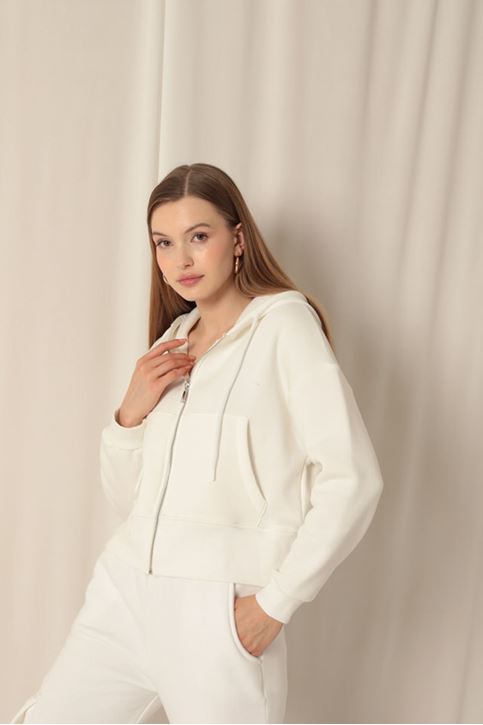 Короткий свитшот Ecru с капюшоном из пряжи Three Yarn 