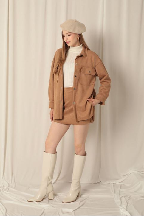 بدلة نسائية من جلد الغزال مع شورت وتنورة