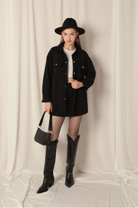 بدلة نسائية سوداء مع شورت وتنورة من قماش الشامواه