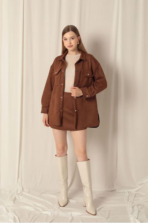 طقم قهوة نسائي من قماش سويدي مع شورت وتنورة