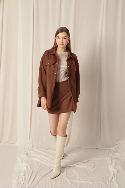 طقم قهوة نسائي من قماش سويدي مع شورت وتنورة