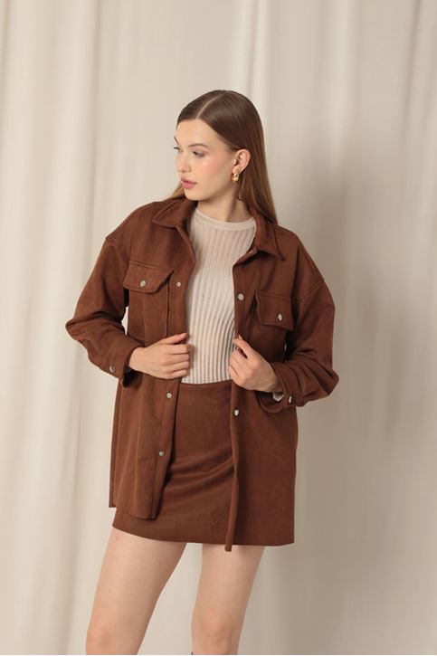 طقم قهوة نسائي من قماش سويدي مع شورت وتنورة