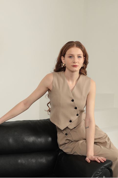 طقم سترة نسائية باللون البني من قماش بولي فيسكون