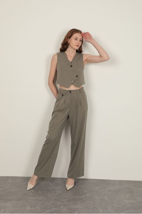 طقم سترة نسائية من قماش بولي فيسكون باللون الكاكي