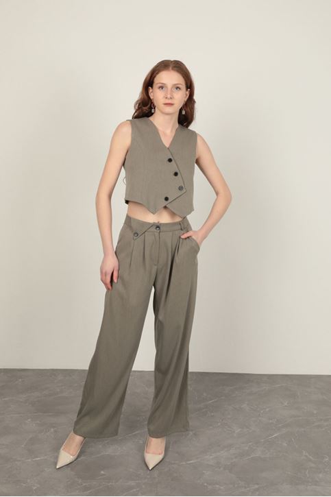 طقم سترة نسائية من قماش بولي فيسكون باللون الكاكي