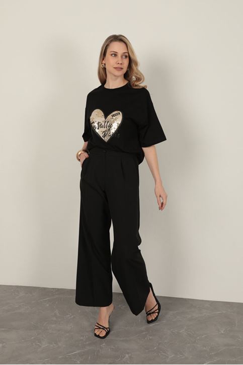 Женские брюки с плиссировкой из атласной ткани черного цвета 