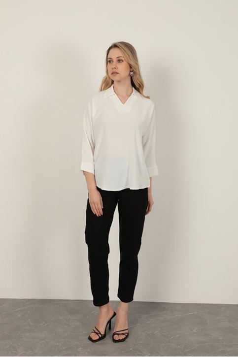 قميص نسائي بفتحة رقبة على شكل حرف V - بيج