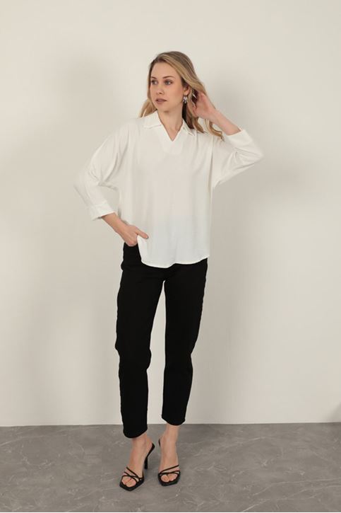 قميص نسائي بفتحة رقبة على شكل حرف V - بيج