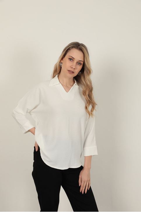 قميص نسائي بفتحة رقبة على شكل حرف V - بيج