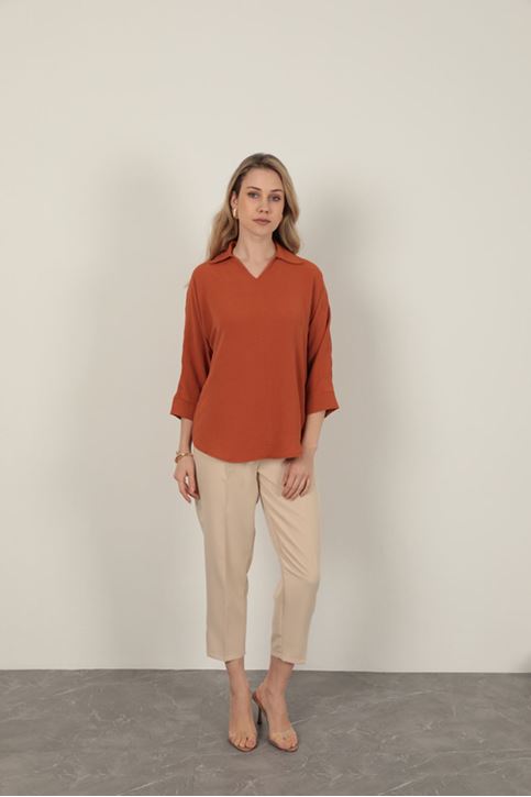 قميص نسائي برقبة على شكل حرف V-تيرا