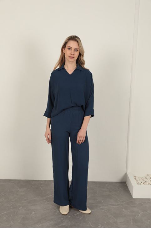 قميص نسائي بفتحة رقبة على شكل حرف V - أزرق داكن