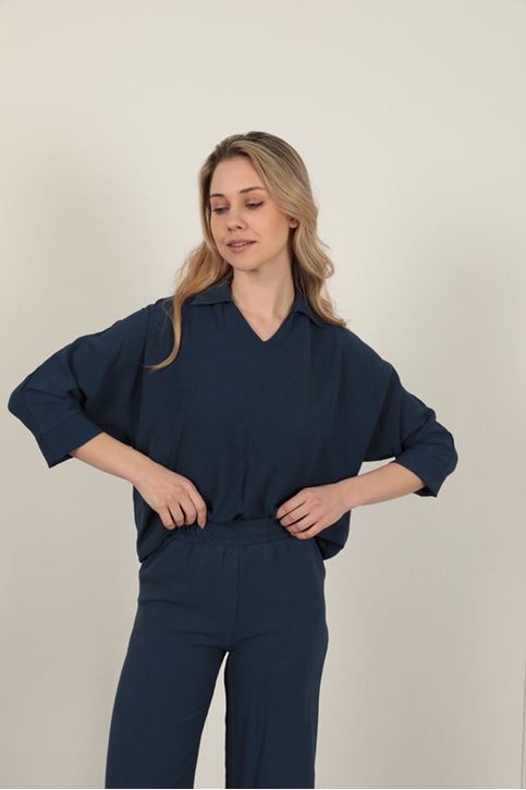 قميص نسائي بفتحة رقبة على شكل حرف V - أزرق داكن