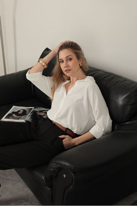 قميص نسائي بأزرار - بيج