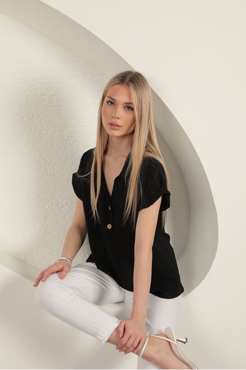 قميص نسائي من قماش Aerobin باللون الأسود