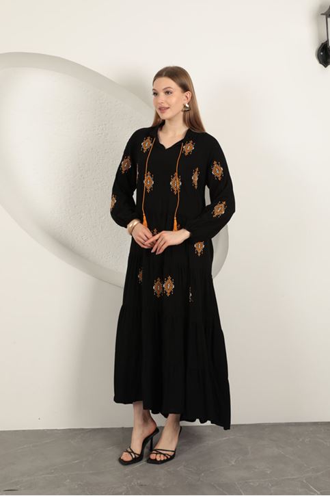 Viskon Kumaş Çıtır Nakışlı Elbise-Siyah