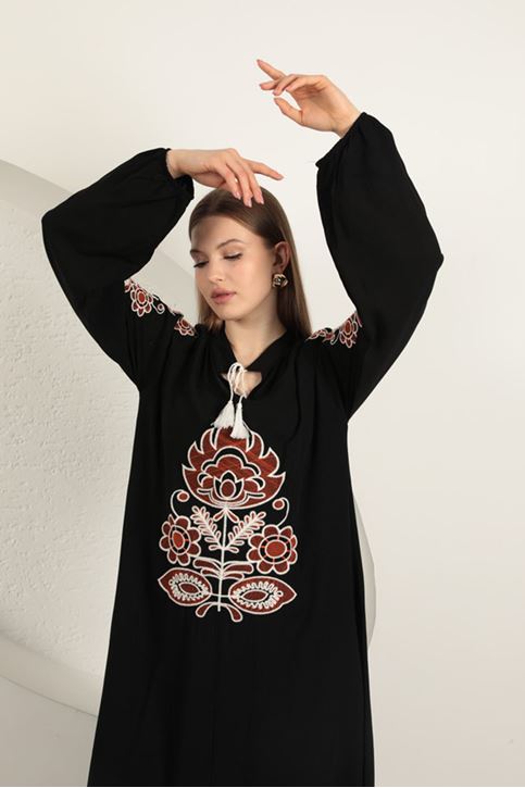 Viskon Kumaş Nakışlı Elbise-Siyah