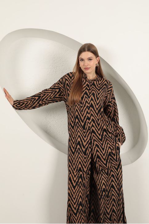 بدلة نسائية مخططة من قماش الفيسكوز - لون بني