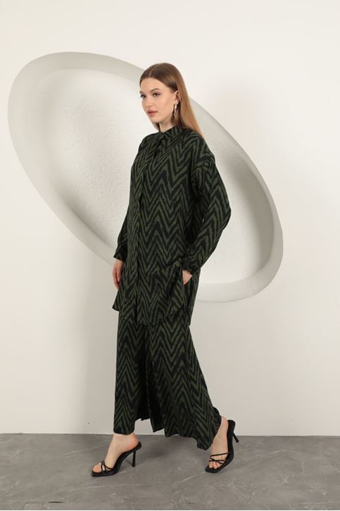 بدلة نسائية مخططة من قماش الفيسكوز - كاكي