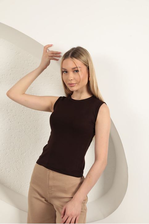 بلوزة أساسية من قماش الفراولة والفيسكوز - بني