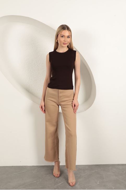 بلوزة أساسية من قماش الفراولة والفيسكوز - بني