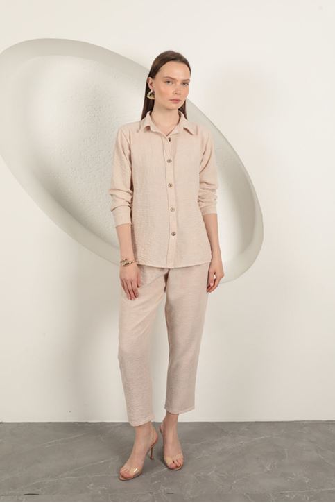 قميص من قماش الكتان وبنطلون بدلة حجرية نسائية