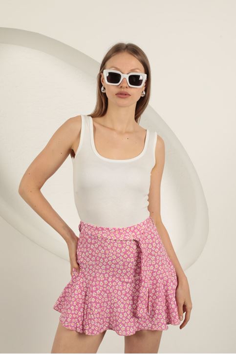 تنورة قصيرة بنقشة زهور الكريب - وردي