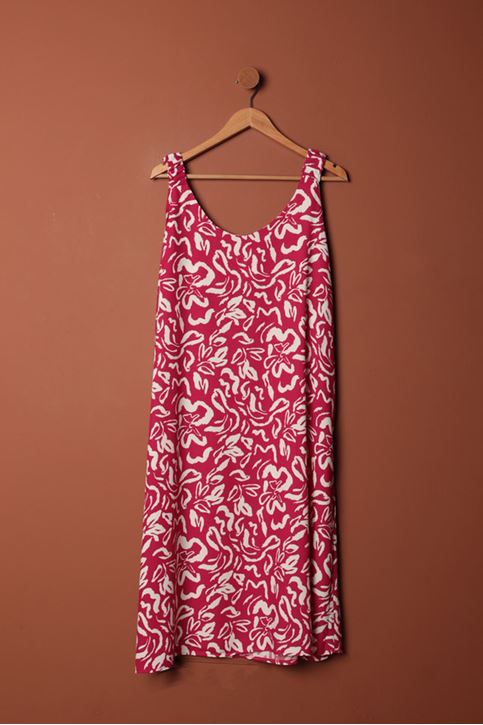 فستان من قماش الفيسكوز بنقشة أوراق الشجر - فوشيا