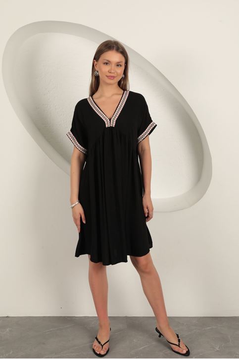 فستان مخطط بأكمام وياقة من قماش الفيسكوز - أسود