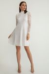 Çelik Örme Kumaş Dik Yaka Diz Üstü Boy Dantelli Astarlı Kadın Elbise-Beyaz